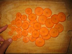 Это колечки моркови "Малышка". Довольно сладкая ранняя морковка.